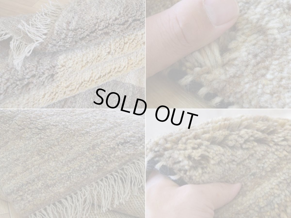 画像18: 新品 ペルシャ ギャッベ 縦2m 横1.5m 3㎡ 〜3帖 リビング ダイニング 2-3人掛けソファ サイズ 198 × 150 cm No.A570 肉厚 天然 ウール ギャベ 手織り ハンドメイド ラグ 絨毯 カーペット リビングダイニングルームやベッドサイドに 赤 生成り グレー 原毛系 動物 n-a570-198150h523a324 (18)