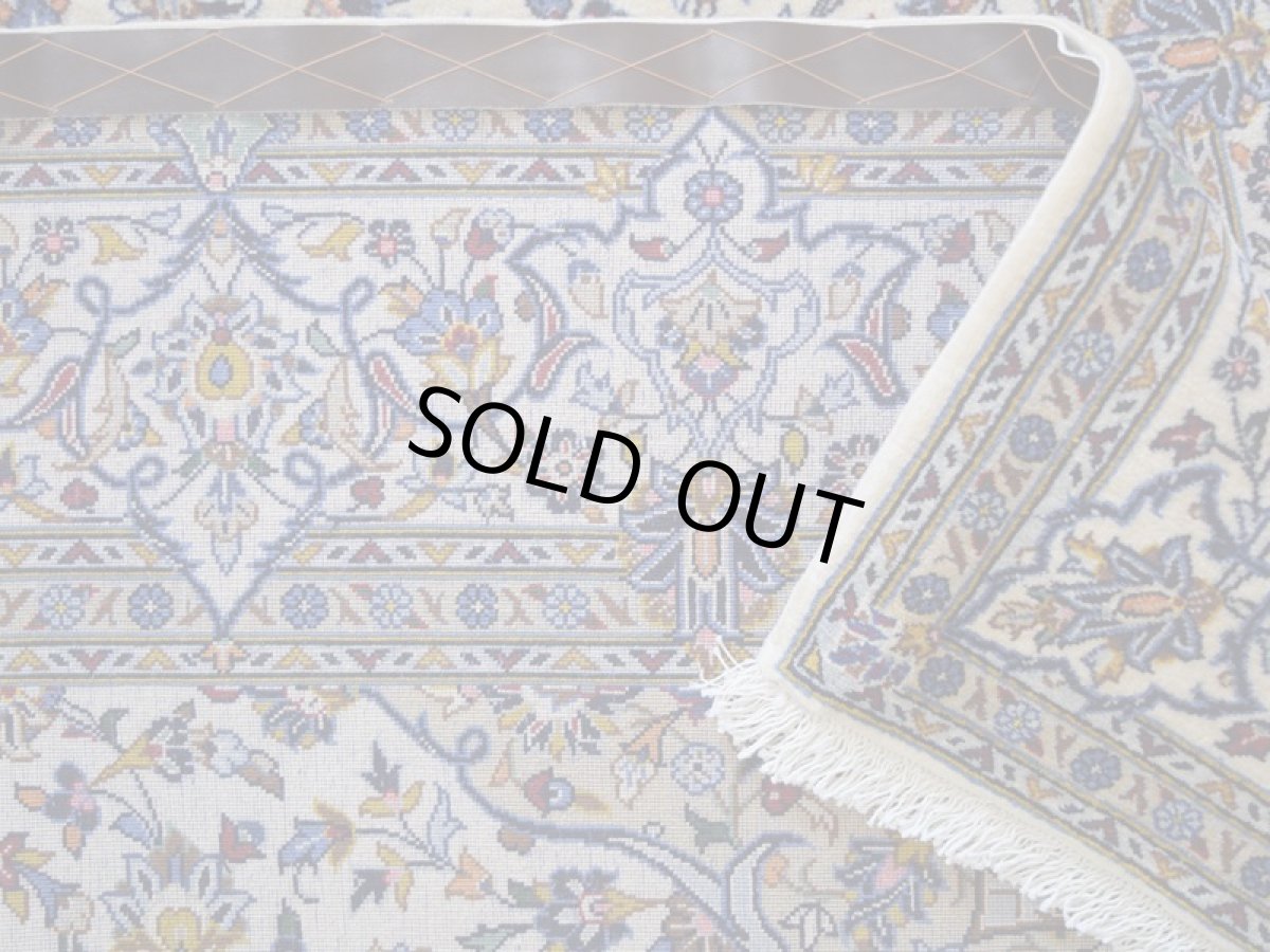 画像14: 美品 ペルシャ 絨毯 カシャーン 産 シャドサル工房 工房名入 縦2.5m 横1.5m 3.3㎡ 〜3.5帖程度 リビング ダイニング 2-3人掛けソファ サイズ 227 x 145 cm No.2635 コルクウール 手織り ラグ 敷物 カーペット メダリオン 生成り アイボリー ベージュ a-2635-227145s035a096 (14)