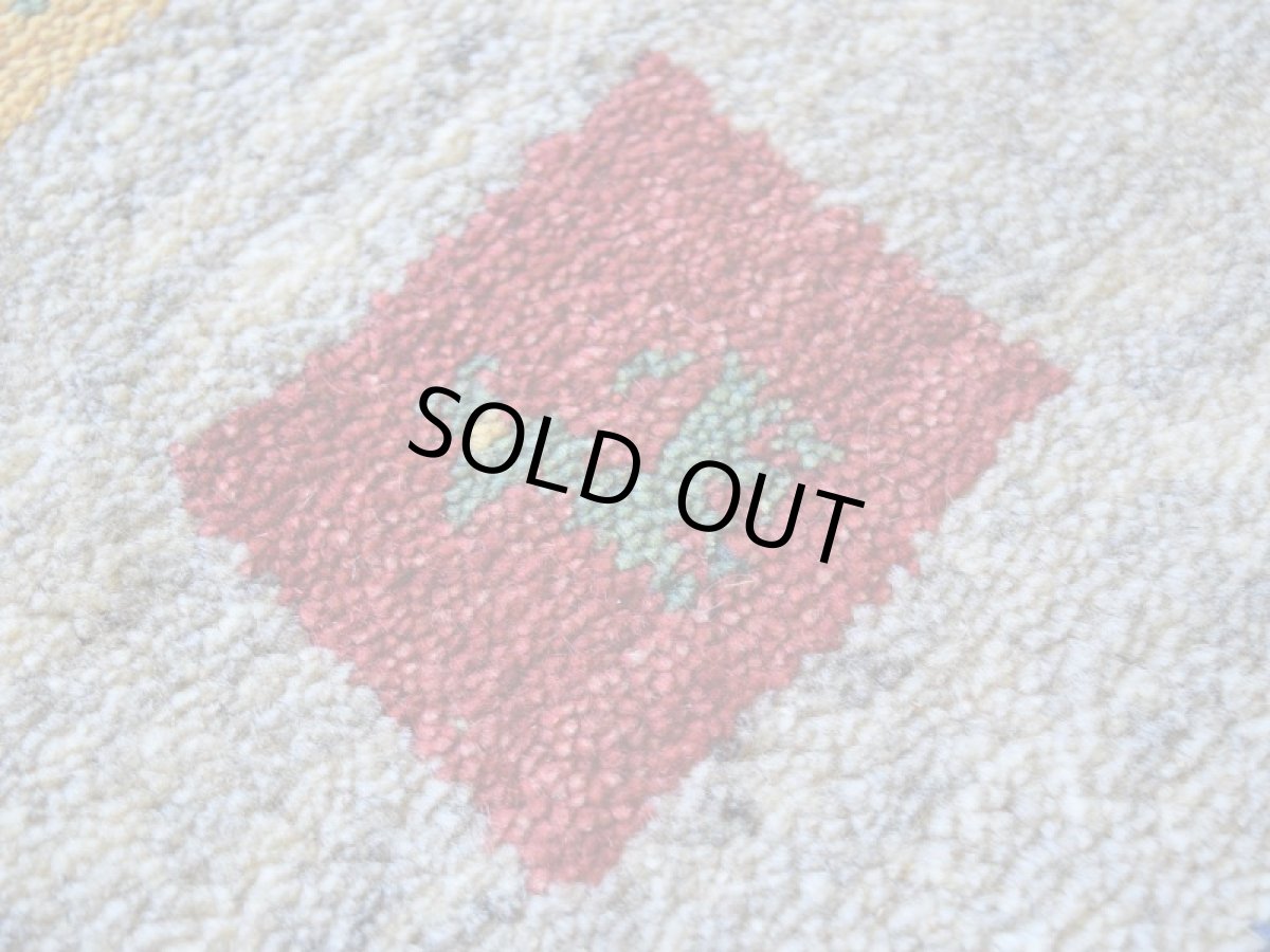 画像12: 新品 ペルシャ ギャッベ 玄関 マット サイズ 85 × 60 cm No.2234 肉厚 天然 ウール ギャベ 手織り ハンドメイド ラグ 絨毯 カーペット ロリバフト 玄関ドアマットのアクセントに 生成り クリーム ベージュ 原毛系 マルチカラー n-2234-085060h001a031 (12)