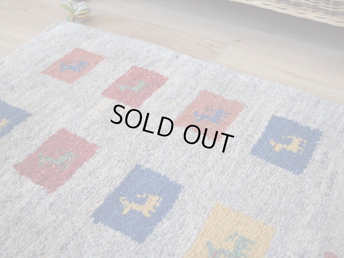 画像8: 新品 ペルシャ ギャッベ 玄関 マット サイズ 85 × 60 cm No.2234 肉厚 天然 ウール ギャベ 手織り ハンドメイド ラグ 絨毯 カーペット ロリバフト 玄関ドアマットのアクセントに 生成り クリーム ベージュ 原毛系 マルチカラー n-2234-085060h001a031 (8)