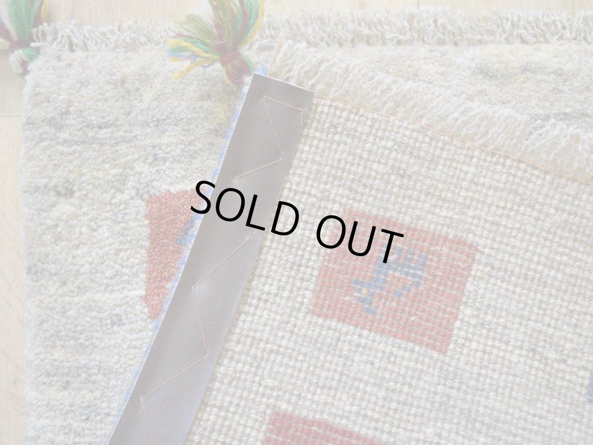 画像16: 新品 ペルシャ ギャッベ 玄関 マット サイズ 85 × 60 cm No.2234 肉厚 天然 ウール ギャベ 手織り ハンドメイド ラグ 絨毯 カーペット ロリバフト 玄関ドアマットのアクセントに 生成り クリーム ベージュ 原毛系 マルチカラー n-2234-085060h001a031 (16)