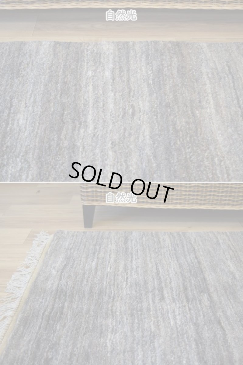 画像4: 新品 ペルシャ ギャッベ 縦2m 横1.5m 3㎡ 〜2帖 リビング ダイニング 2-3人掛けソファ サイズ 193 × 156 cm No.P398 肉厚 天然 ウール ギャベ 手織り ハンドメイド ラグ 絨毯 カーペット リビングダイニングルームやベッドサイドに グレー ベージュ 茶 生成り クリーム 原毛系 プレーン n-p398-193156h092p (4)
