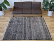 画像1: 新品 ペルシャ ギャッベ 縦2m 横1.5m 3㎡ 〜2帖 リビング ダイニング 2-3人掛けソファ サイズ 193 × 156 cm No.P398 肉厚 天然 ウール ギャベ 手織り ハンドメイド ラグ 絨毯 カーペット リビングダイニングルームやベッドサイドに グレー ベージュ 茶 生成り クリーム 原毛系 プレーン n-p398-193156h092p (1)