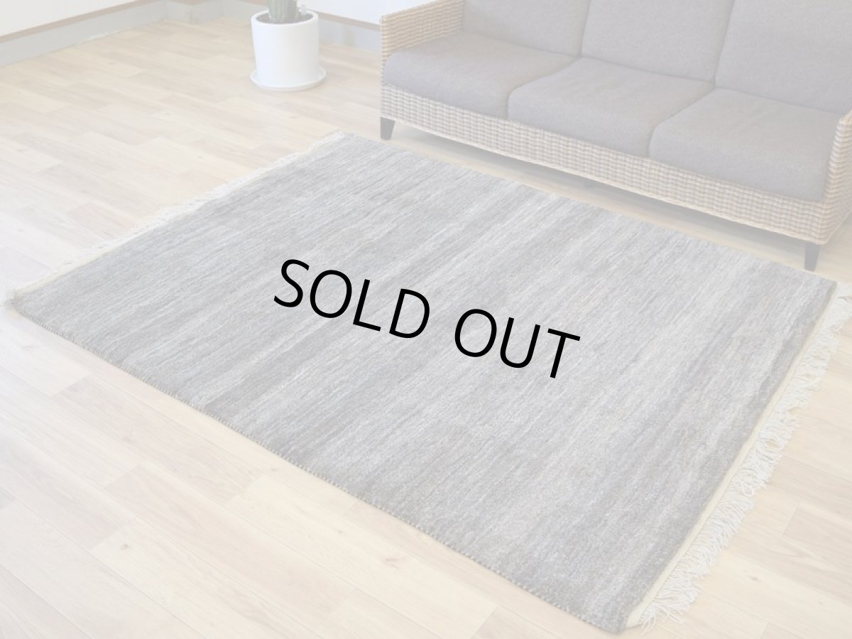 画像2: 新品 ペルシャ ギャッベ 縦2m 横1.5m 3㎡ 〜2帖 リビング ダイニング 2-3人掛けソファ サイズ 193 × 156 cm No.P398 肉厚 天然 ウール ギャベ 手織り ハンドメイド ラグ 絨毯 カーペット リビングダイニングルームやベッドサイドに グレー ベージュ 茶 生成り クリーム 原毛系 プレーン n-p398-193156h092p (2)