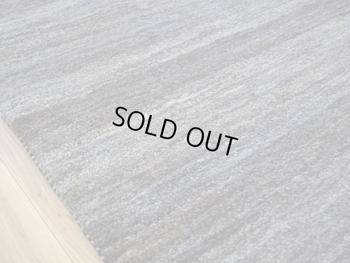 画像11: 新品 ペルシャ ギャッベ 縦2m 横1.5m 3㎡ 〜2帖 リビング ダイニング 2-3人掛けソファ サイズ 193 × 156 cm No.P398 肉厚 天然 ウール ギャベ 手織り ハンドメイド ラグ 絨毯 カーペット リビングダイニングルームやベッドサイドに グレー ベージュ 茶 生成り クリーム 原毛系 プレーン n-p398-193156h092p (11)