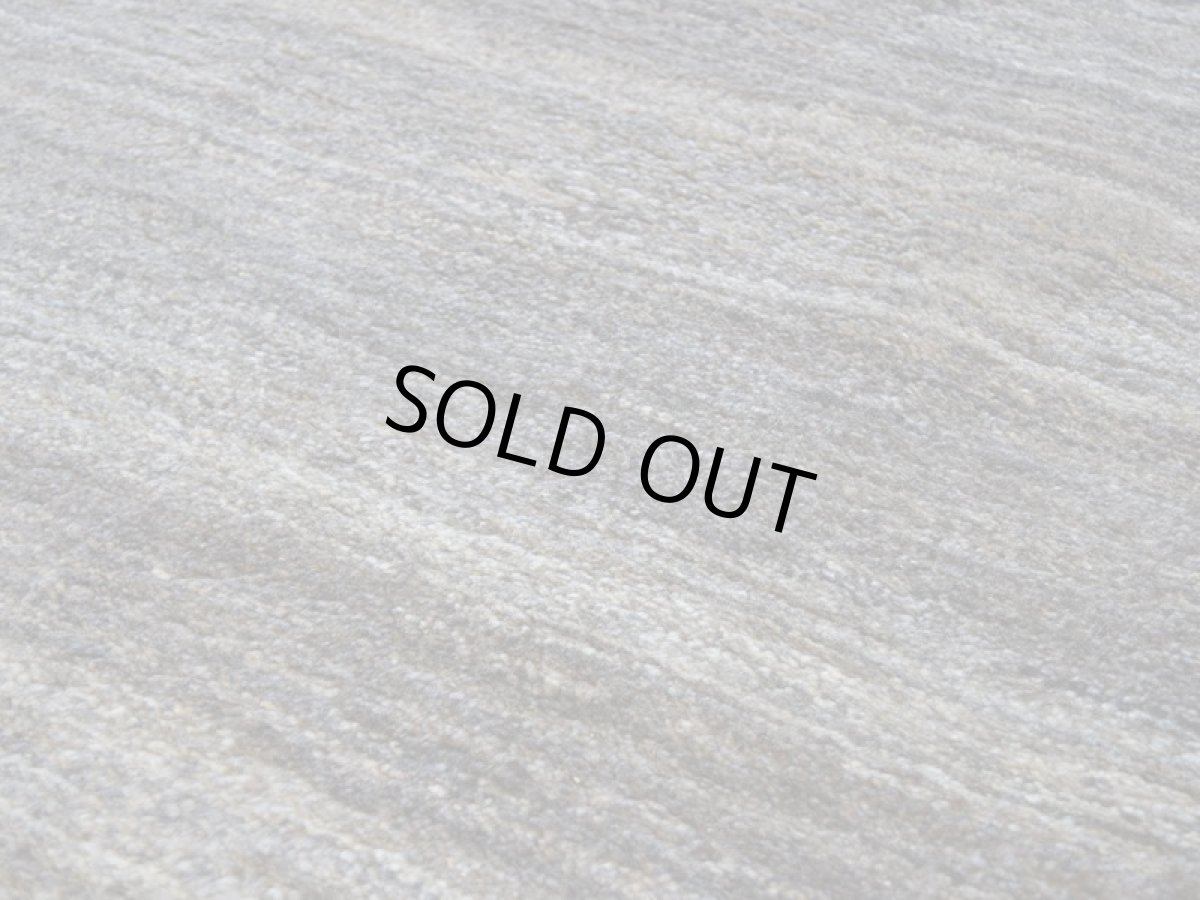 画像10: 新品 ペルシャ ギャッベ 縦2m 横1.5m 3㎡ 〜2帖 リビング ダイニング 2-3人掛けソファ サイズ 193 × 156 cm No.P398 肉厚 天然 ウール ギャベ 手織り ハンドメイド ラグ 絨毯 カーペット リビングダイニングルームやベッドサイドに グレー ベージュ 茶 生成り クリーム 原毛系 プレーン n-p398-193156h092p (10)