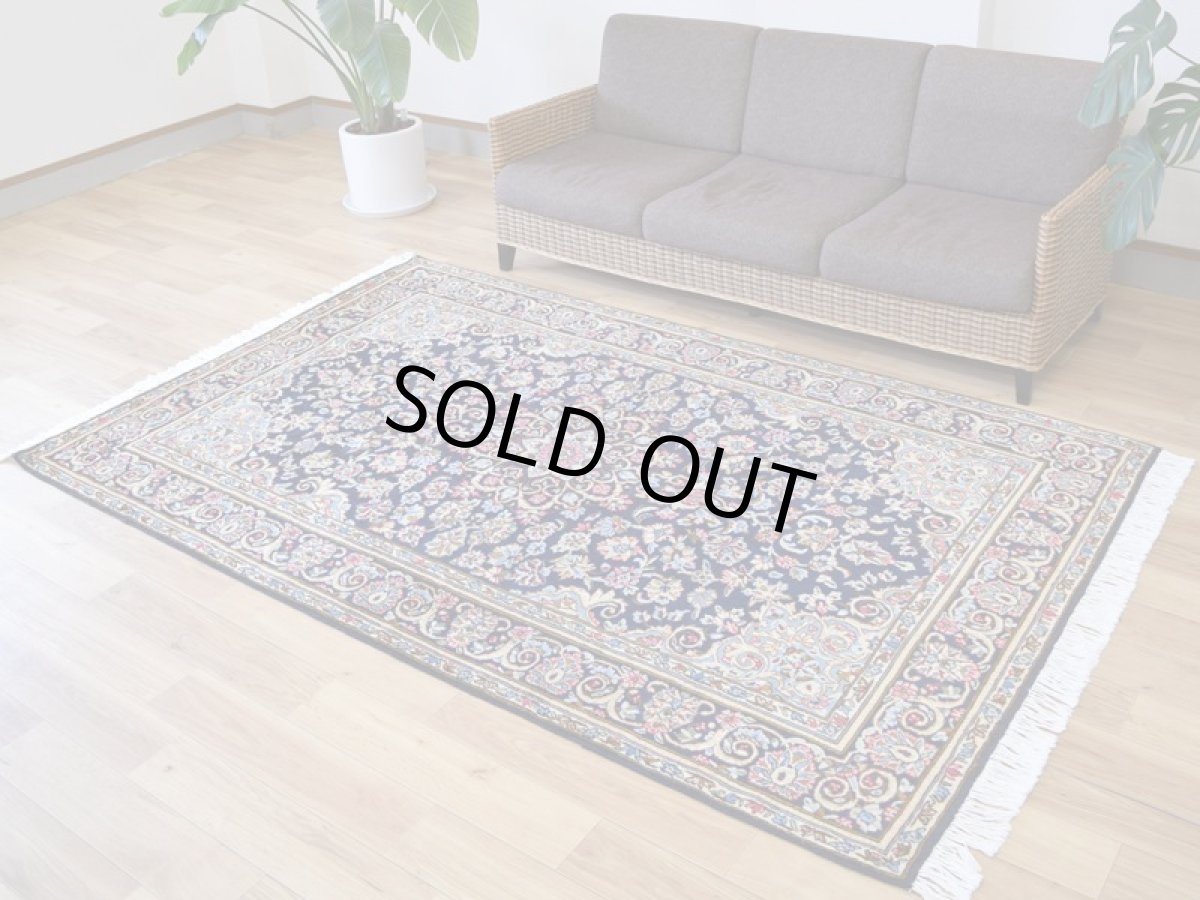 画像3: 良品 ペルシャ 絨毯 ケルマン産 縦2.5m 横1.5m 4㎡ 4帖程度 3人掛けソファ サイズ 241 x 151 cm No.R165 天然 ウール 手織り ハンドメイド ラグ マット カーペット ネイビー 青 花柄 b-r165-241151h013-004 (3)