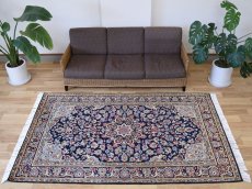 画像2: 良品 ペルシャ 絨毯 ケルマン産 縦2.5m 横1.5m 4㎡ 4帖程度 3人掛けソファ サイズ 241 x 151 cm No.R165 天然 ウール 手織り ハンドメイド ラグ マット カーペット ネイビー 青 花柄 b-r165-241151h013-004 (2)