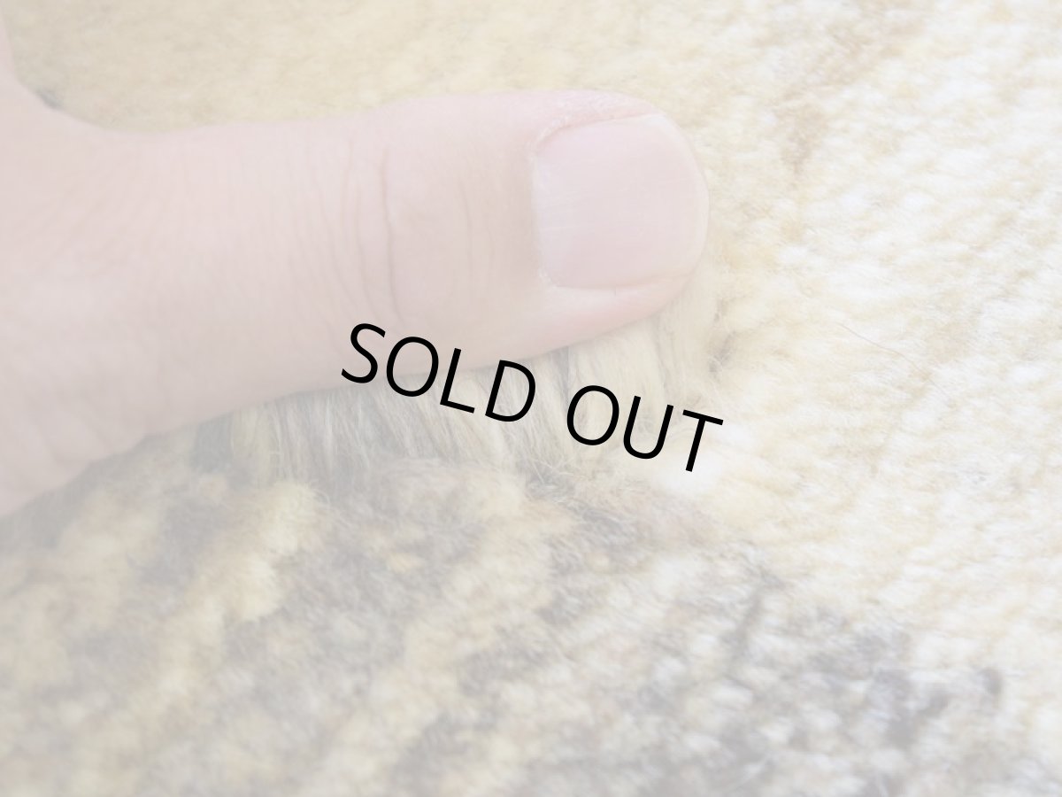 画像11: 新品 ペルシャ ギャッベ 縦3m 横2m 6㎡ 〜6帖程度 リビング ダイニング 3人掛けソファ コーナーソファサイズ 284 × 206 cm No.A567 肉厚 天然 ウール ギャベ 手織り ハンドメイド ラグ 絨毯 カーペット リビングダイニングルームやベッドサイドに 生成り グレー 原毛系 プレーン シンプル n-a567-284206h046a238 (11)