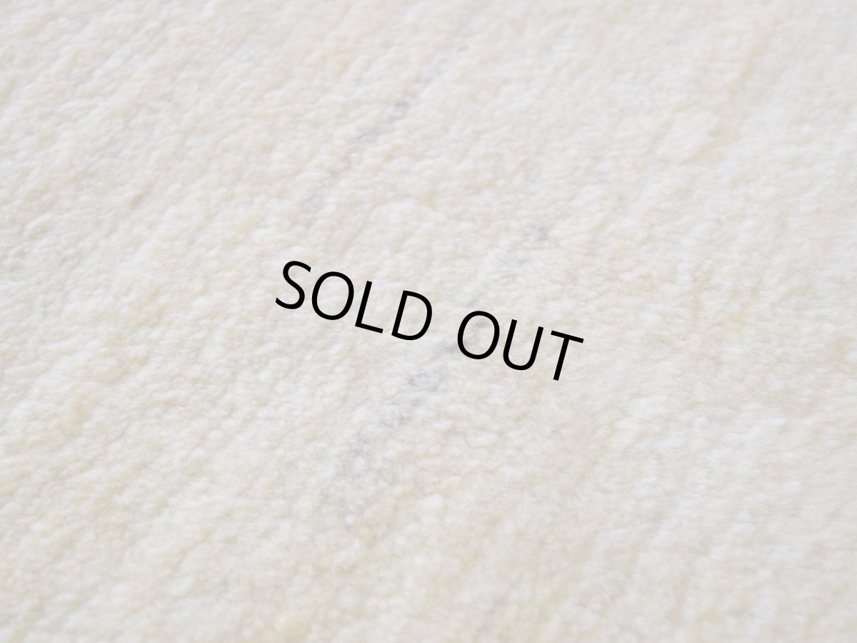 画像12: 新品 ペルシャ ギャッベ 縦3m 横2m 6㎡ 〜6帖程度 リビング ダイニング 3人掛けソファ コーナーソファサイズ 284 × 206 cm No.A567 肉厚 天然 ウール ギャベ 手織り ハンドメイド ラグ 絨毯 カーペット リビングダイニングルームやベッドサイドに 生成り グレー 原毛系 プレーン シンプル n-a567-284206h046a238 (12)