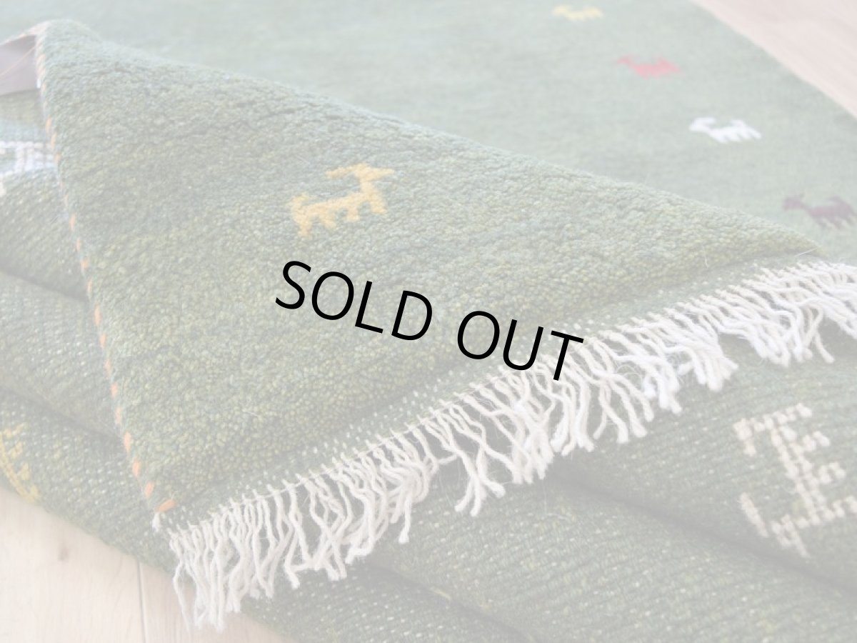 画像14: 新品 ペルシャ ギャッベ 縦2m 横1.5m 3㎡ 〜3帖 リビング ダイニング 2-3人掛けソファ サイズ 200 × 156 cm No.1930 肉厚 天然 ウール ギャベ 手織り ハンドメイド ラグ 絨毯 カーペット リビングダイニングルームやベッドサイドに 動物柄 緑 グリーン n-1930-200156s003p (14)