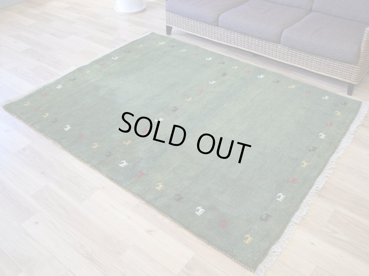 画像2: 新品 ペルシャ ギャッベ 縦2m 横1.5m 3㎡ 〜3帖 リビング ダイニング 2-3人掛けソファ サイズ 200 × 156 cm No.1930 肉厚 天然 ウール ギャベ 手織り ハンドメイド ラグ 絨毯 カーペット リビングダイニングルームやベッドサイドに 動物柄 緑 グリーン n-1930-200156s003p (2)
