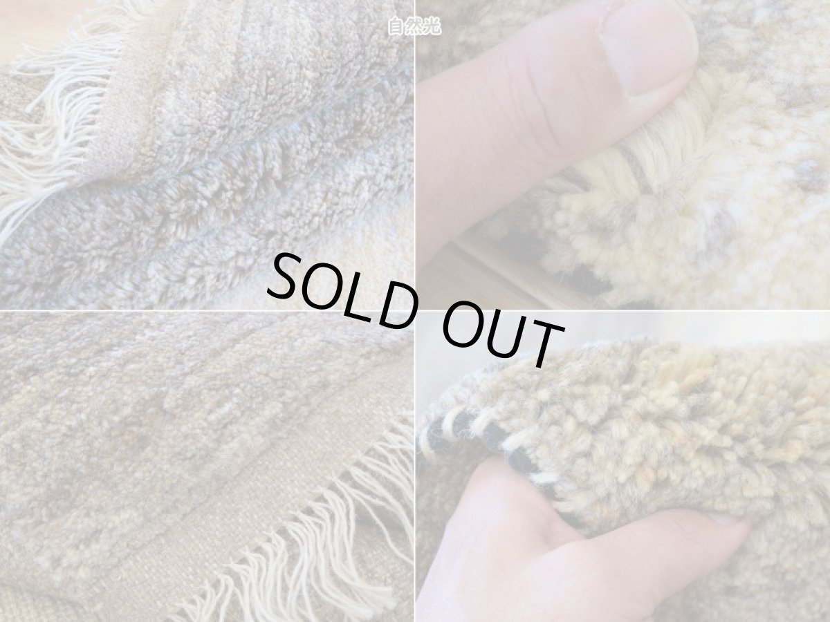 画像18: 新品 ペルシャ ギャッベ 縦2m 横1.5m 3㎡ 〜2帖 リビング ダイニング 2-3人掛けソファ サイズ 200 × 156 cm No.P404 肉厚 天然 ウール ギャベ 手織り ハンドメイド ラグ 絨毯 カーペット リビングダイニングルームやベッドサイドに 生成り ベージュ 茶 グレー 原毛系 グラデーション n-p404-200156h003p (18)