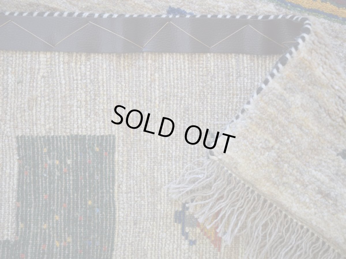 画像14: 新品 ペルシャ ギャッベ 縦1.5m 横1m 2人掛けソファ サイズ 143 × 101 cm No.A558 肉厚 天然 ウール ギャベ 手織り ハンドメイド ラグ 絨毯 カーペット 動物 生命の樹 パッチワーク柄 マルチカラー n-a558-143101h051a591 (14)