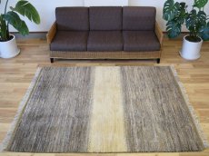 画像1: 新品 ペルシャ ギャッベ 縦2m 横1.5m 3㎡ 〜2帖 リビング ダイニング 2-3人掛けソファ サイズ 200 × 156 cm No.P404 肉厚 天然 ウール ギャベ 手織り ハンドメイド ラグ 絨毯 カーペット リビングダイニングルームやベッドサイドに 生成り ベージュ 茶 グレー 原毛系 グラデーション n-p404-200156h003p (1)