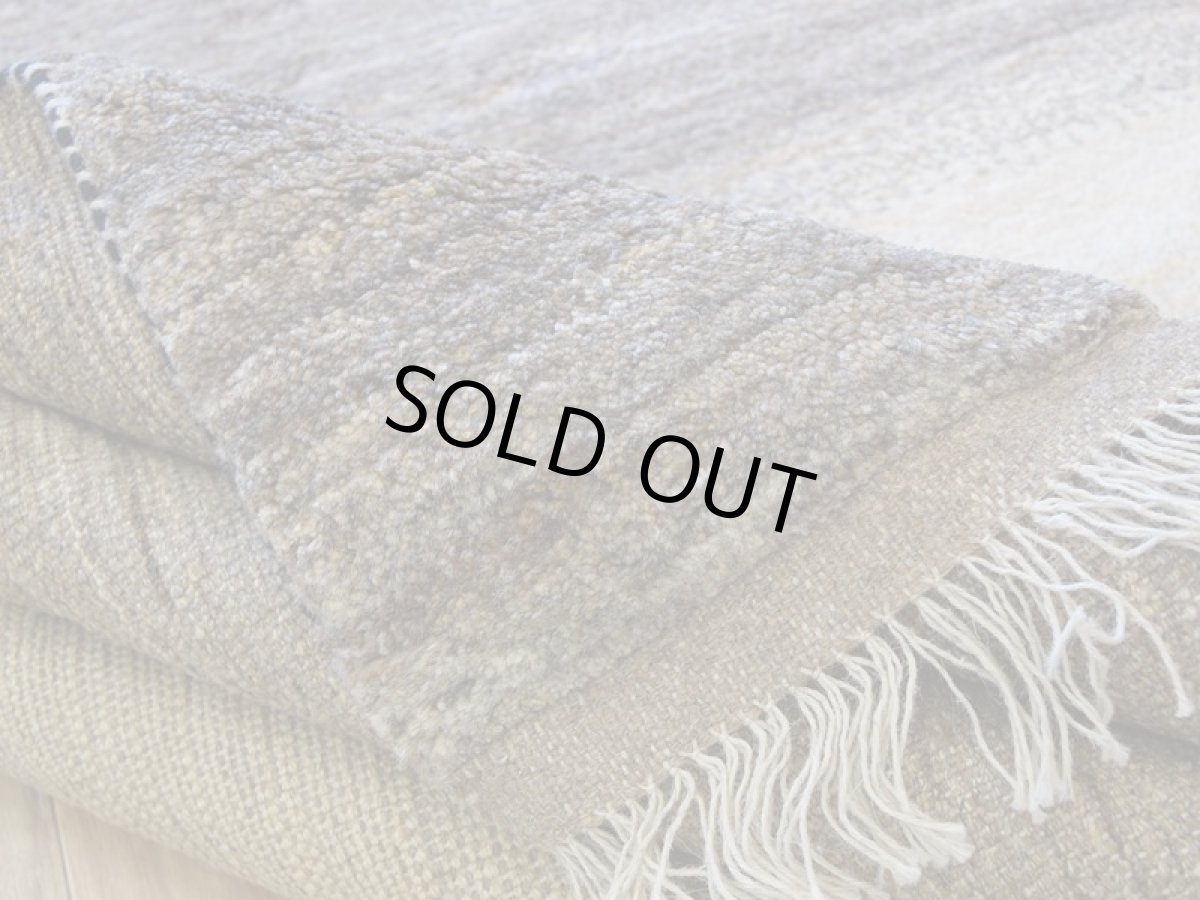 画像15: 新品 ペルシャ ギャッベ 縦2m 横1.5m 3㎡ 〜2帖 リビング ダイニング 2-3人掛けソファ サイズ 200 × 156 cm No.P404 肉厚 天然 ウール ギャベ 手織り ハンドメイド ラグ 絨毯 カーペット リビングダイニングルームやベッドサイドに 生成り ベージュ 茶 グレー 原毛系 グラデーション n-p404-200156h003p (15)