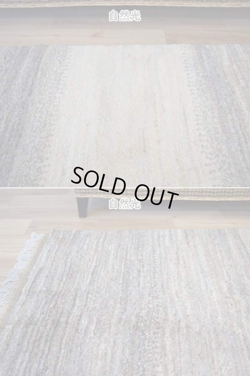 画像5: 新品 ペルシャ ギャッベ 縦2m 横1.5m 3㎡ 〜2帖 リビング ダイニング 2-3人掛けソファ サイズ 200 × 156 cm No.P404 肉厚 天然 ウール ギャベ 手織り ハンドメイド ラグ 絨毯 カーペット リビングダイニングルームやベッドサイドに 生成り ベージュ 茶 グレー 原毛系 グラデーション n-p404-200156h003p (5)