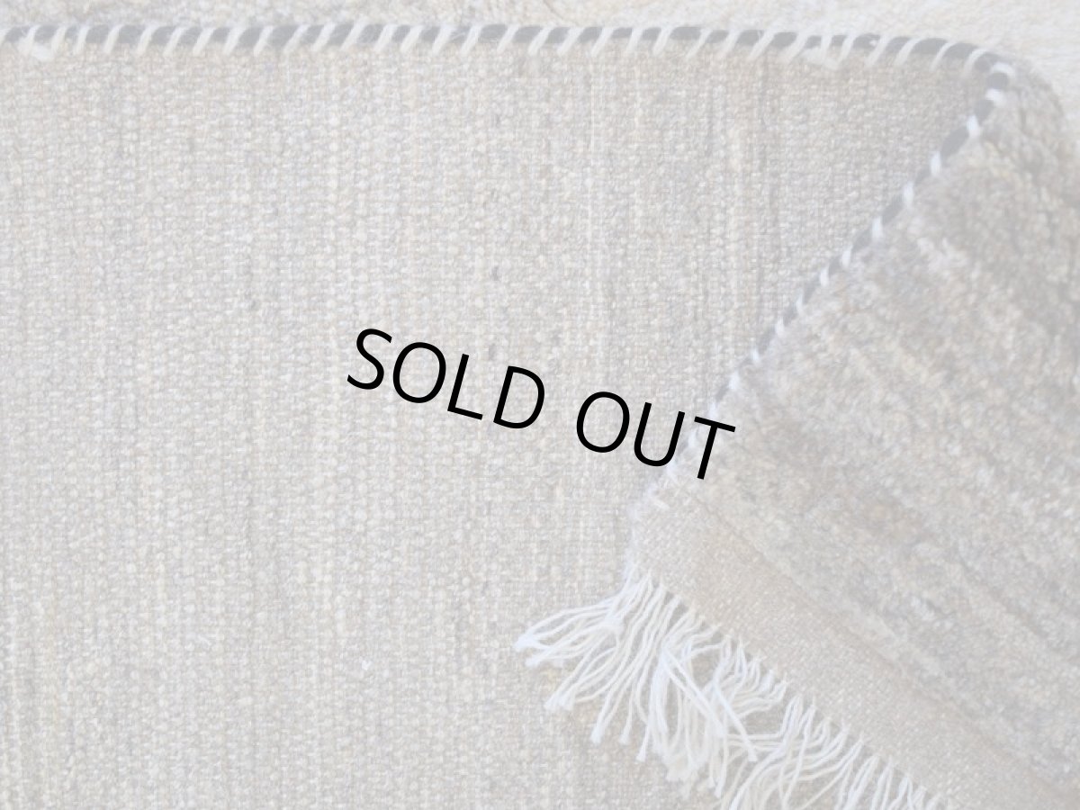 画像16: 新品 ペルシャ ギャッベ 縦2m 横1.5m 3㎡ 〜2帖 リビング ダイニング 2-3人掛けソファ サイズ 200 × 156 cm No.P404 肉厚 天然 ウール ギャベ 手織り ハンドメイド ラグ 絨毯 カーペット リビングダイニングルームやベッドサイドに 生成り ベージュ 茶 グレー 原毛系 グラデーション n-p404-200156h003p (16)