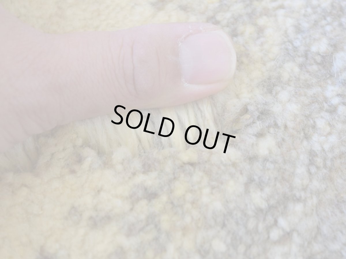 画像13: 新品 ペルシャ ギャッベ 縦2m 横1.5m 3㎡ 〜2帖 リビング ダイニング 2-3人掛けソファ サイズ 200 × 156 cm No.P404 肉厚 天然 ウール ギャベ 手織り ハンドメイド ラグ 絨毯 カーペット リビングダイニングルームやベッドサイドに 生成り ベージュ 茶 グレー 原毛系 グラデーション n-p404-200156h003p (13)