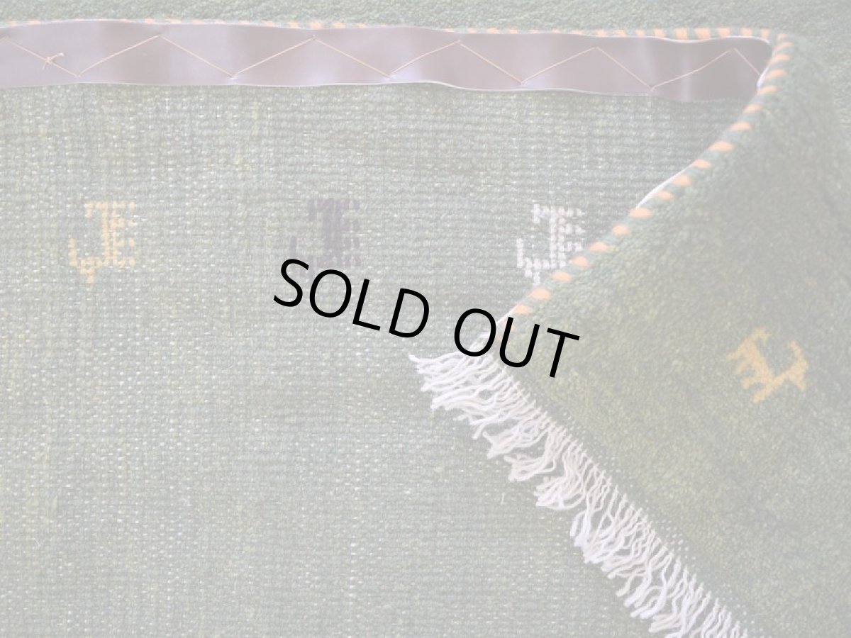 画像15: 新品 ペルシャ ギャッベ 縦2m 横1.5m 3㎡ 〜3帖 リビング ダイニング 2-3人掛けソファ サイズ 200 × 156 cm No.1930 肉厚 天然 ウール ギャベ 手織り ハンドメイド ラグ 絨毯 カーペット リビングダイニングルームやベッドサイドに 動物柄 緑 グリーン n-1930-200156s003p (15)