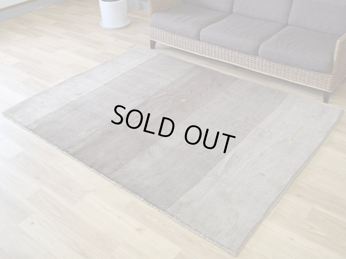 画像2: 新品 ペルシャ ギャッベ 縦2m 横1.5m 3㎡ 〜3帖 リビング ダイニング 2-3人掛けソファサイズ 200 × 150 cm No.1444 天然 肉厚 ウール ギャベ 手織り ハンドメイド ラグ 絨毯 カーペット ベージュ ブラウン グレー グラデーション ボーダー 生命の樹 柄 リビングダイニングルームやベッドサイドに n-1444-200150h081a532 (2)