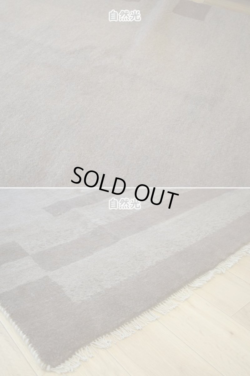 画像8: 新品 ペルシャ ギャッベ 縦3m 横2m 6㎡ 〜6帖程度 リビング ダイニング 3人掛けソファ コーナーソファサイズ 290 × 199 cm No.1456 ウール ギャベ 手織り ハンドメイド ラグ 絨毯 カーペット ベージュ ブラウン カーキ ボーダー リビングダイニングルームやお部屋の中心に n-1456-290199s053a054 (8)