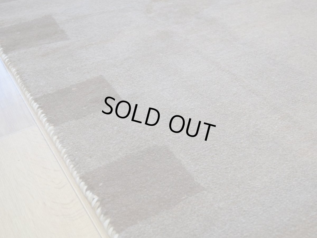 画像10: 新品 ペルシャ ギャッベ 縦3m 横2m 6㎡ 〜6帖程度 リビング ダイニング 3人掛けソファ コーナーソファサイズ 290 × 199 cm No.1456 ウール ギャベ 手織り ハンドメイド ラグ 絨毯 カーペット ベージュ ブラウン カーキ ボーダー リビングダイニングルームやお部屋の中心に n-1456-290199s053a054 (10)