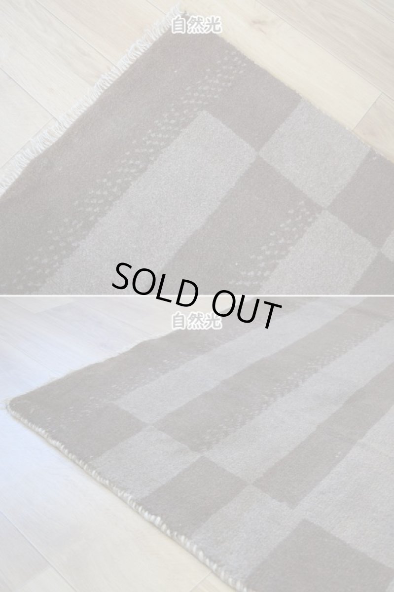 画像7: 新品 ペルシャ ギャッベ 縦3m 横2m 6㎡ 〜6帖程度 リビング ダイニング 3人掛けソファ コーナーソファサイズ 290 × 199 cm No.1456 ウール ギャベ 手織り ハンドメイド ラグ 絨毯 カーペット ベージュ ブラウン カーキ ボーダー リビングダイニングルームやお部屋の中心に n-1456-290199s053a054 (7)