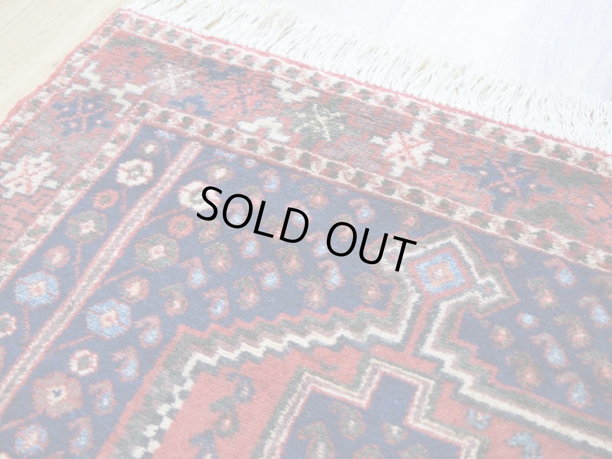 画像9: 良品 ペルシャ 部族絨毯  シャハレババク 縦2m 横1.5m 3㎡ 〜3帖程度 リビング ダイニング 2〜3人掛けソファ サイズ 195 x 155 cm No.P480 ウール 手織り ハンドメイド トライバル ラグ 部族絨毯 マット カーペット ボテ 幾何学模様 民族柄 ネイビー 赤 ヴィンテージ ビンテージ  b-p480-195155h023p (9)