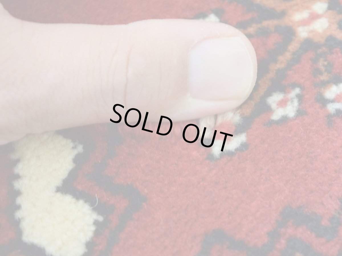 画像11: 良品 ペルシャ 部族絨毯 バルーチ 縦2m 横1m 2.2㎡ 〜2帖程度 リビング ダイニング 2〜3人掛けソファ センターテーブル サイズ 190 x 112 cm No.R218 天然 肉厚 ウール 手織り トライバル ラグ 敷物 マット カーペット 幾何学模様 ヴィンテージ ビンテージ  赤 レッド b-r218-190112h001-031 (11)