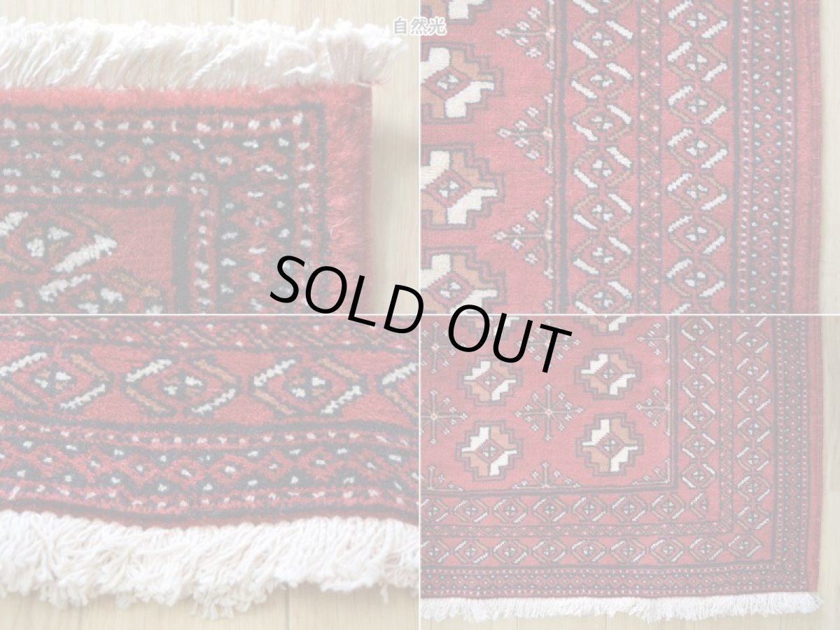 画像19: 良品 ペルシャ 部族絨毯 バルーチ 縦2m 横1m 2.2㎡ 〜2帖程度 リビング ダイニング 2〜3人掛けソファ センターテーブル サイズ 190 x 112 cm No.R218 天然 肉厚 ウール 手織り トライバル ラグ 敷物 マット カーペット 幾何学模様 ヴィンテージ ビンテージ  赤 レッド b-r218-190112h001-031 (19)