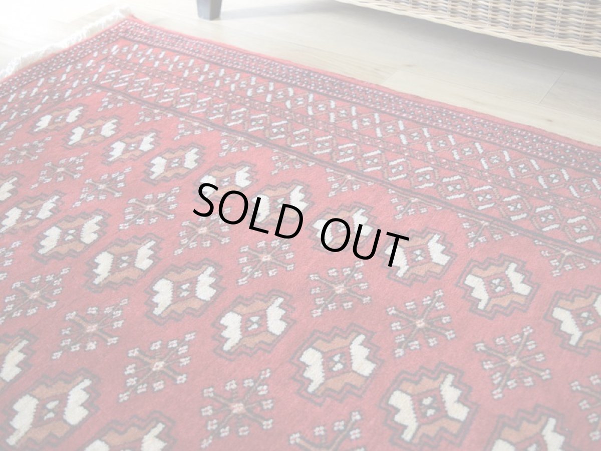 画像9: 良品 ペルシャ 部族絨毯 バルーチ 縦2m 横1m 2.2㎡ 〜2帖程度 リビング ダイニング 2〜3人掛けソファ センターテーブル サイズ 190 x 112 cm No.R218 天然 肉厚 ウール 手織り トライバル ラグ 敷物 マット カーペット 幾何学模様 ヴィンテージ ビンテージ  赤 レッド b-r218-190112h001-031 (9)