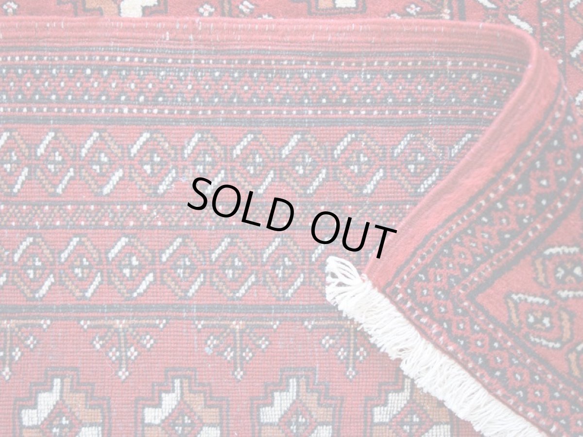 画像16: 良品 ペルシャ 部族絨毯 バルーチ 縦2m 横1m 2.2㎡ 〜2帖程度 リビング ダイニング 2〜3人掛けソファ センターテーブル サイズ 190 x 112 cm No.R218 天然 肉厚 ウール 手織り トライバル ラグ 敷物 マット カーペット 幾何学模様 ヴィンテージ ビンテージ  赤 レッド b-r218-190112h001-031 (16)