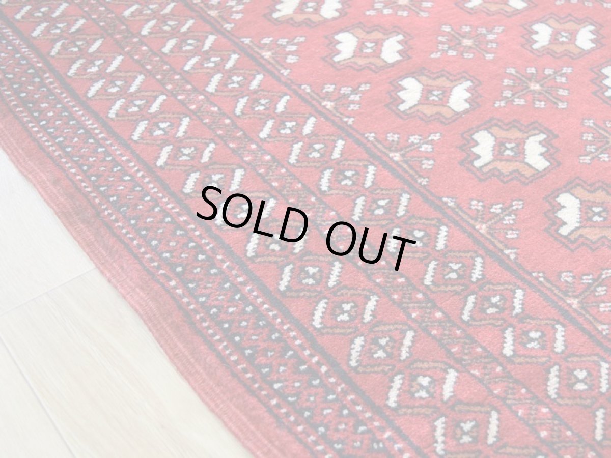 画像12: 良品 ペルシャ 部族絨毯 バルーチ 縦2m 横1m 2.2㎡ 〜2帖程度 リビング ダイニング 2〜3人掛けソファ センターテーブル サイズ 190 x 112 cm No.R218 天然 肉厚 ウール 手織り トライバル ラグ 敷物 マット カーペット 幾何学模様 ヴィンテージ ビンテージ  赤 レッド b-r218-190112h001-031 (12)