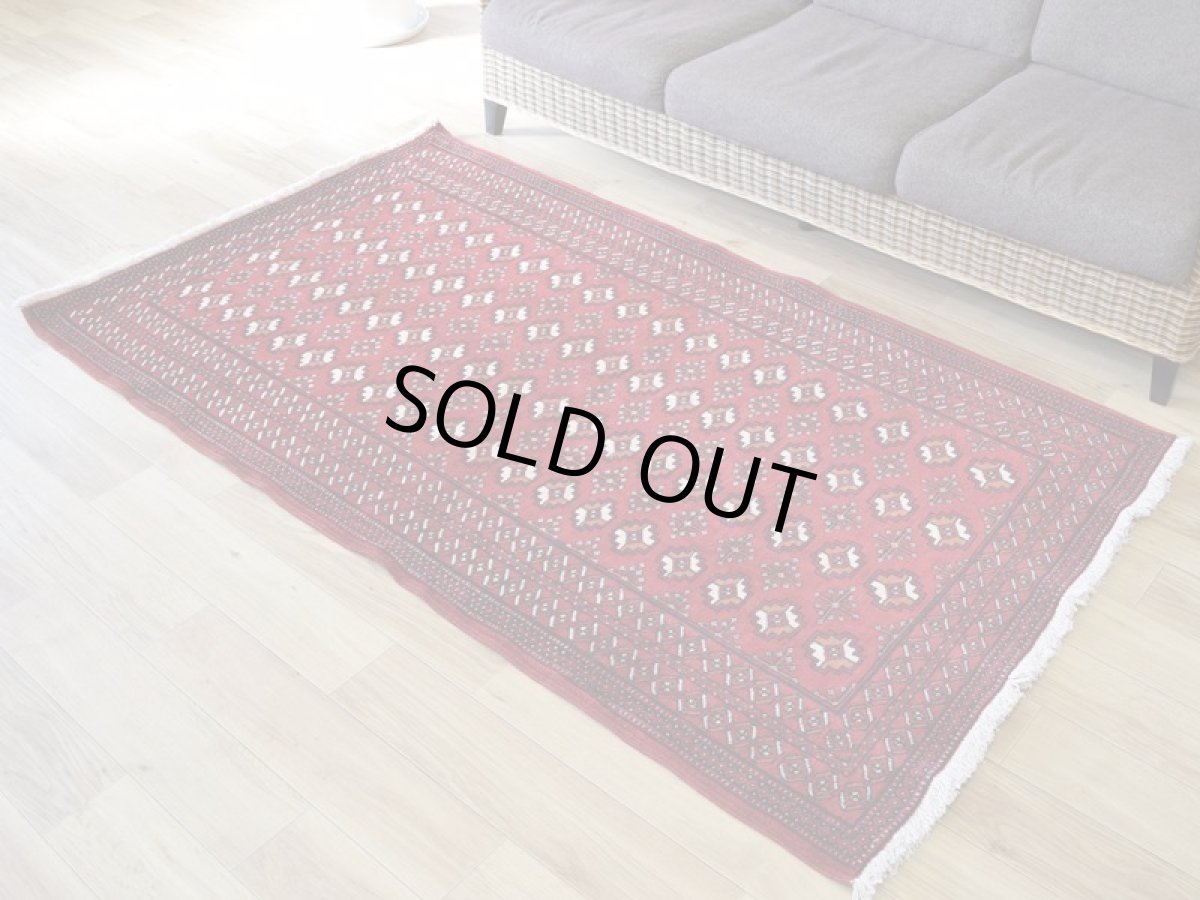 画像2: 良品 ペルシャ 部族絨毯 バルーチ 縦2m 横1m 2.2㎡ 〜2帖程度 リビング ダイニング 2〜3人掛けソファ センターテーブル サイズ 190 x 112 cm No.R218 天然 肉厚 ウール 手織り トライバル ラグ 敷物 マット カーペット 幾何学模様 ヴィンテージ ビンテージ  赤 レッド b-r218-190112h001-031 (2)