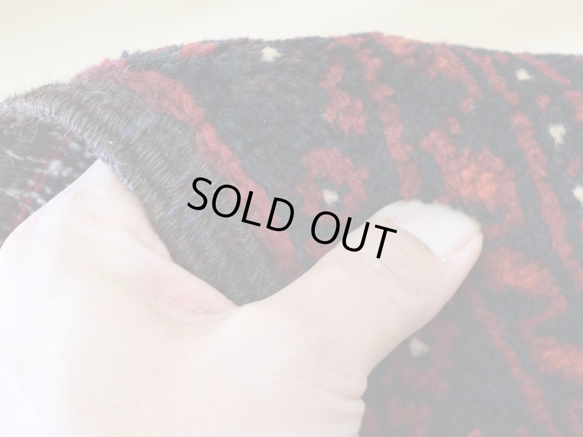 画像13: 良品 ペルシャ 部族絨毯 バルーチ 縦2m 横1m 2.5㎡ 〜2.5帖程度 リビング ダイニング 2〜3人掛けソファ センターテーブル サイズ 215 x 115 cm No.R235 天然 肉厚 ウール 手織り トライバル ラグ 敷物 マット カーペット 幾何学模様 ヴィンテージ ビンテージ  赤 レッド b-r235-215115h001-031 (13)