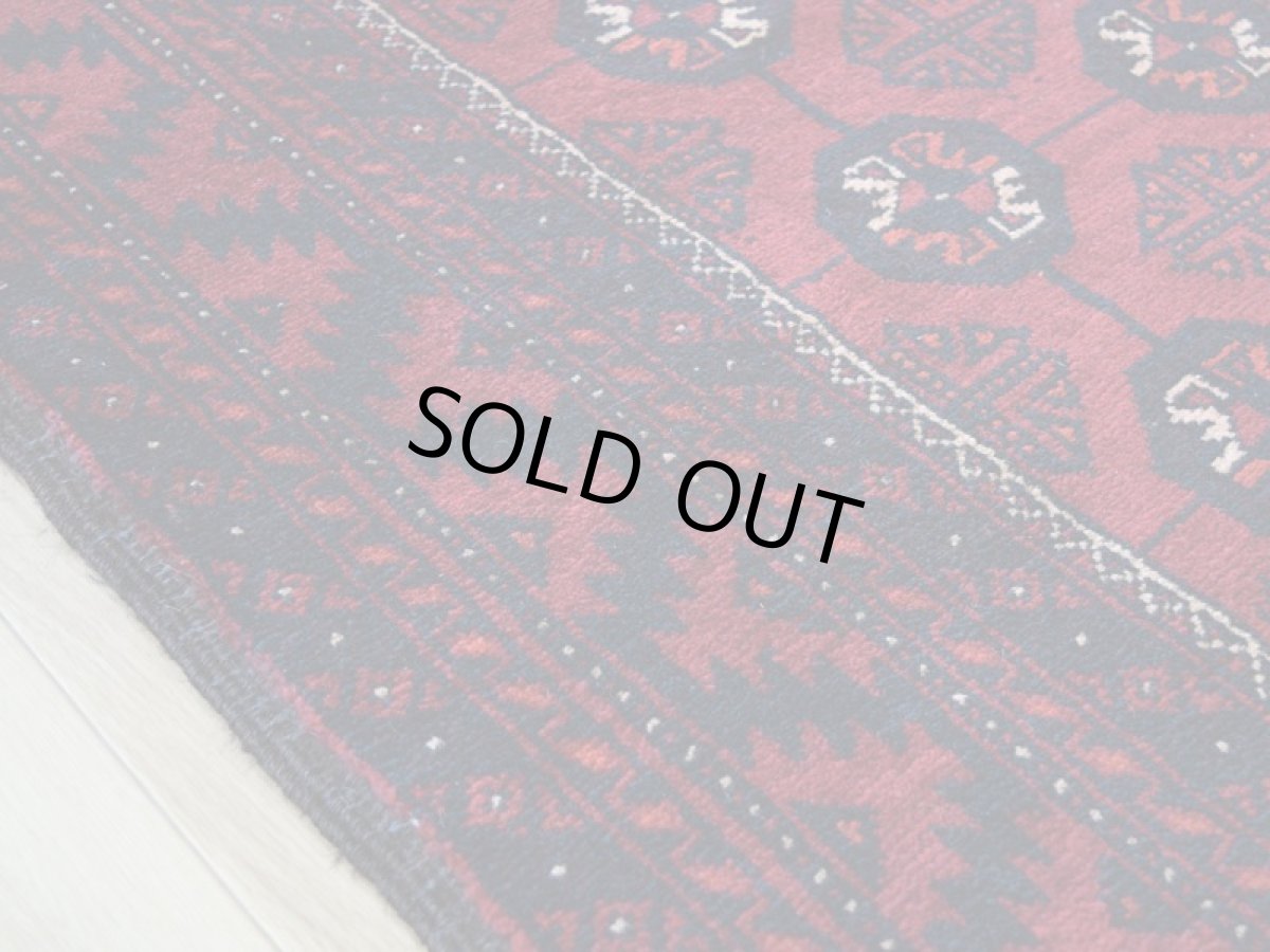 画像11: 良品 ペルシャ 部族絨毯 バルーチ 縦2m 横1m 2.5㎡ 〜2.5帖程度 リビング ダイニング 2〜3人掛けソファ センターテーブル サイズ 215 x 115 cm No.R235 天然 肉厚 ウール 手織り トライバル ラグ 敷物 マット カーペット 幾何学模様 ヴィンテージ ビンテージ  赤 レッド b-r235-215115h001-031 (11)