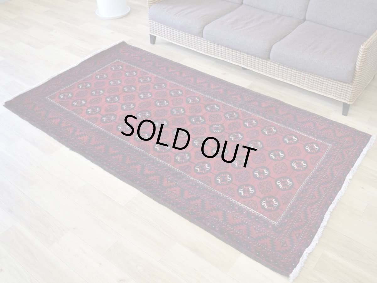 画像2: 良品 ペルシャ 部族絨毯 バルーチ 縦2m 横1m 2.5㎡ 〜2.5帖程度 リビング ダイニング 2〜3人掛けソファ センターテーブル サイズ 215 x 115 cm No.R235 天然 肉厚 ウール 手織り トライバル ラグ 敷物 マット カーペット 幾何学模様 ヴィンテージ ビンテージ  赤 レッド b-r235-215115h001-031 (2)