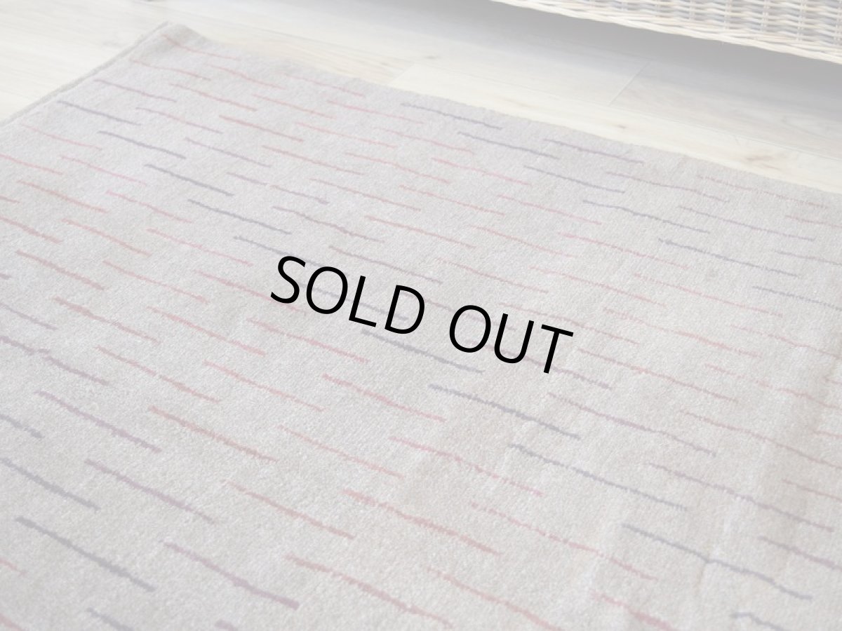 画像9: 新品 ペルシャ ギャッベ 縦1.5m 横1m 2人掛けソファ サイズ 149 × 102 cm No.1441 肉厚 天然 ウール ギャベ 手織り リーズバフト ハンドメイド ラグ 絨毯 カーペット ソファの足元やベッドサイドに ブラウン ベージュ 紫 茶 オレンジ グラデーション n-1441-149102s190-021 (9)