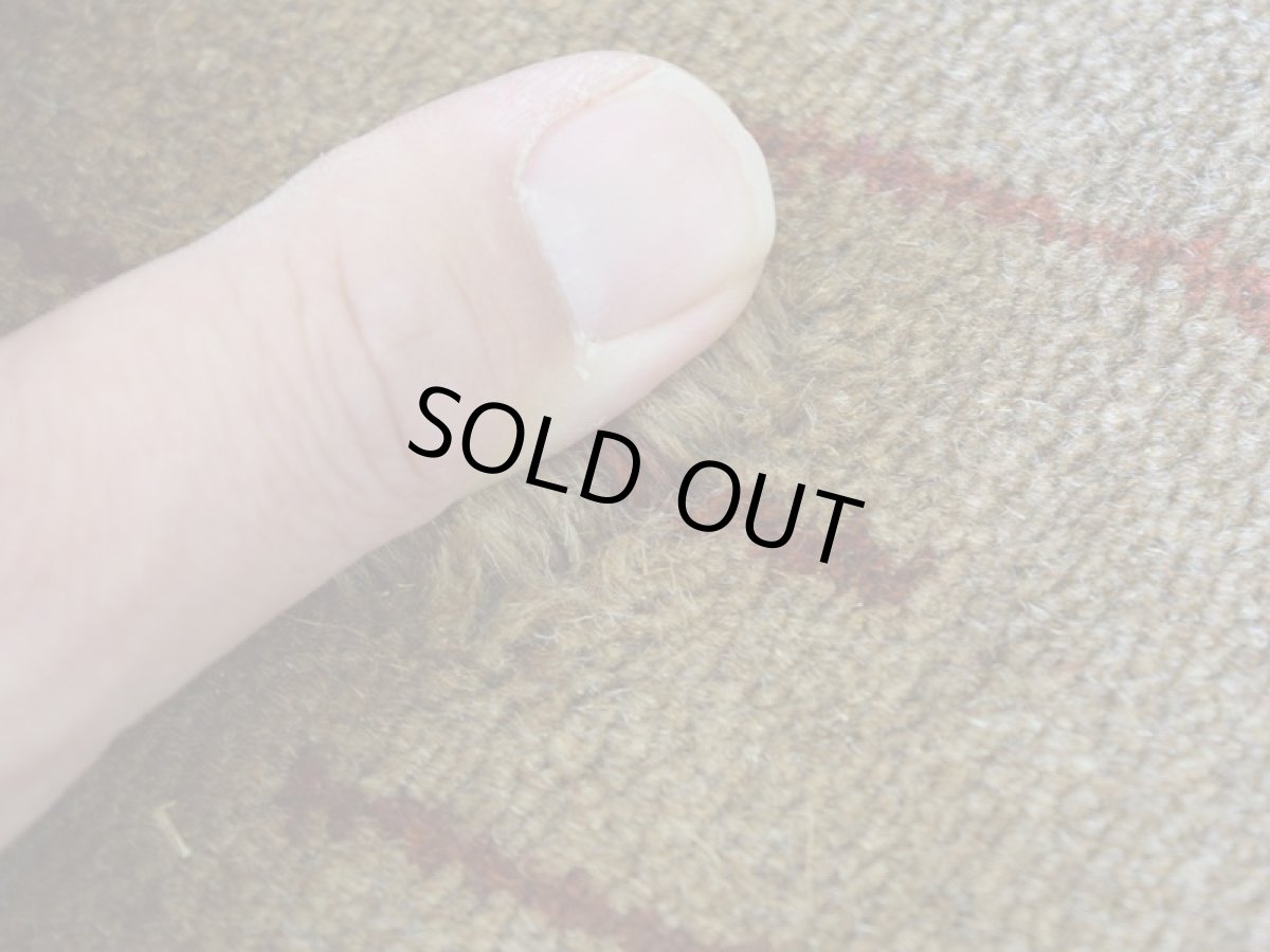 画像13: 新品 ペルシャ ギャッベ 縦1.5m 横1m 2人掛けソファ サイズ 149 × 102 cm No.1441 肉厚 天然 ウール ギャベ 手織り リーズバフト ハンドメイド ラグ 絨毯 カーペット ソファの足元やベッドサイドに ブラウン ベージュ 紫 茶 オレンジ グラデーション n-1441-149102s190-021 (13)