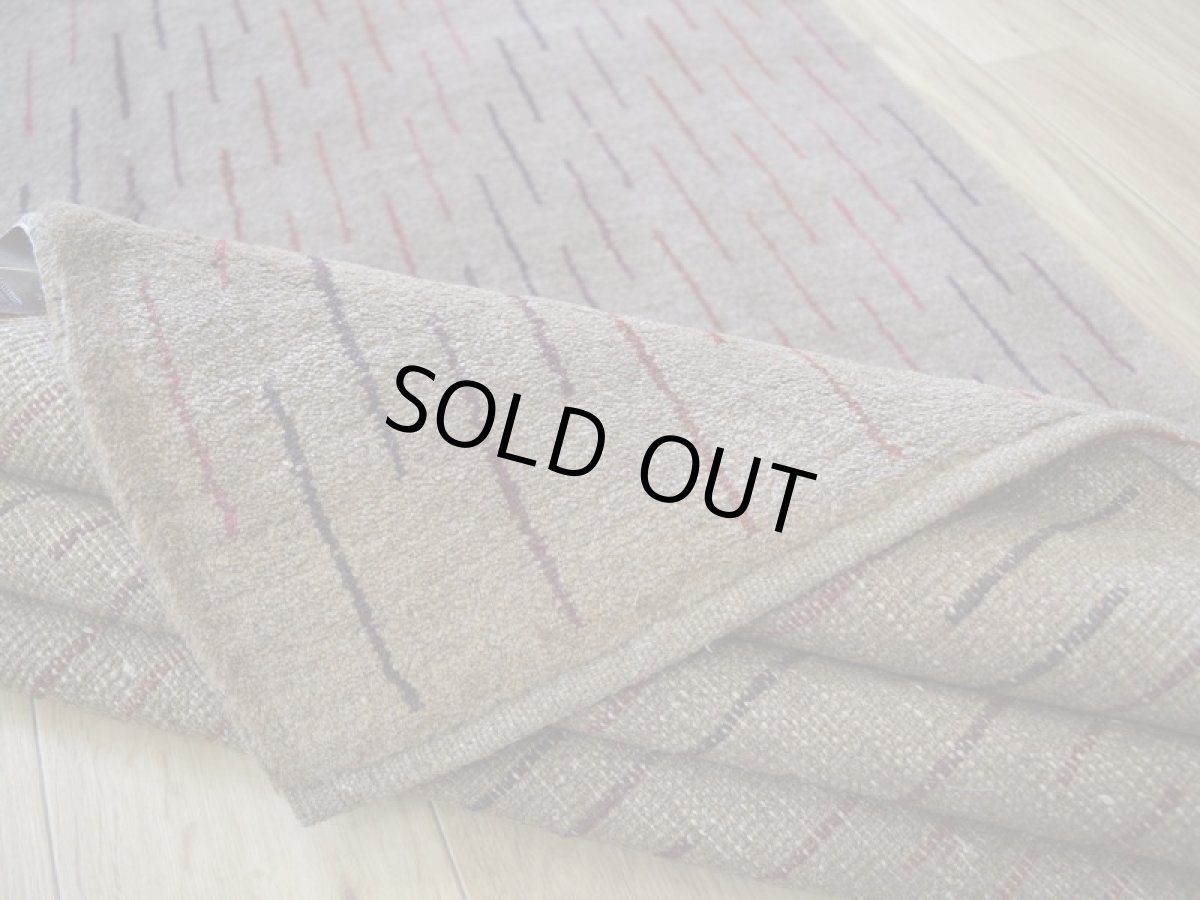 画像15: 新品 ペルシャ ギャッベ 縦1.5m 横1m 2人掛けソファ サイズ 149 × 102 cm No.1441 肉厚 天然 ウール ギャベ 手織り リーズバフト ハンドメイド ラグ 絨毯 カーペット ソファの足元やベッドサイドに ブラウン ベージュ 紫 茶 オレンジ グラデーション n-1441-149102s190-021 (15)