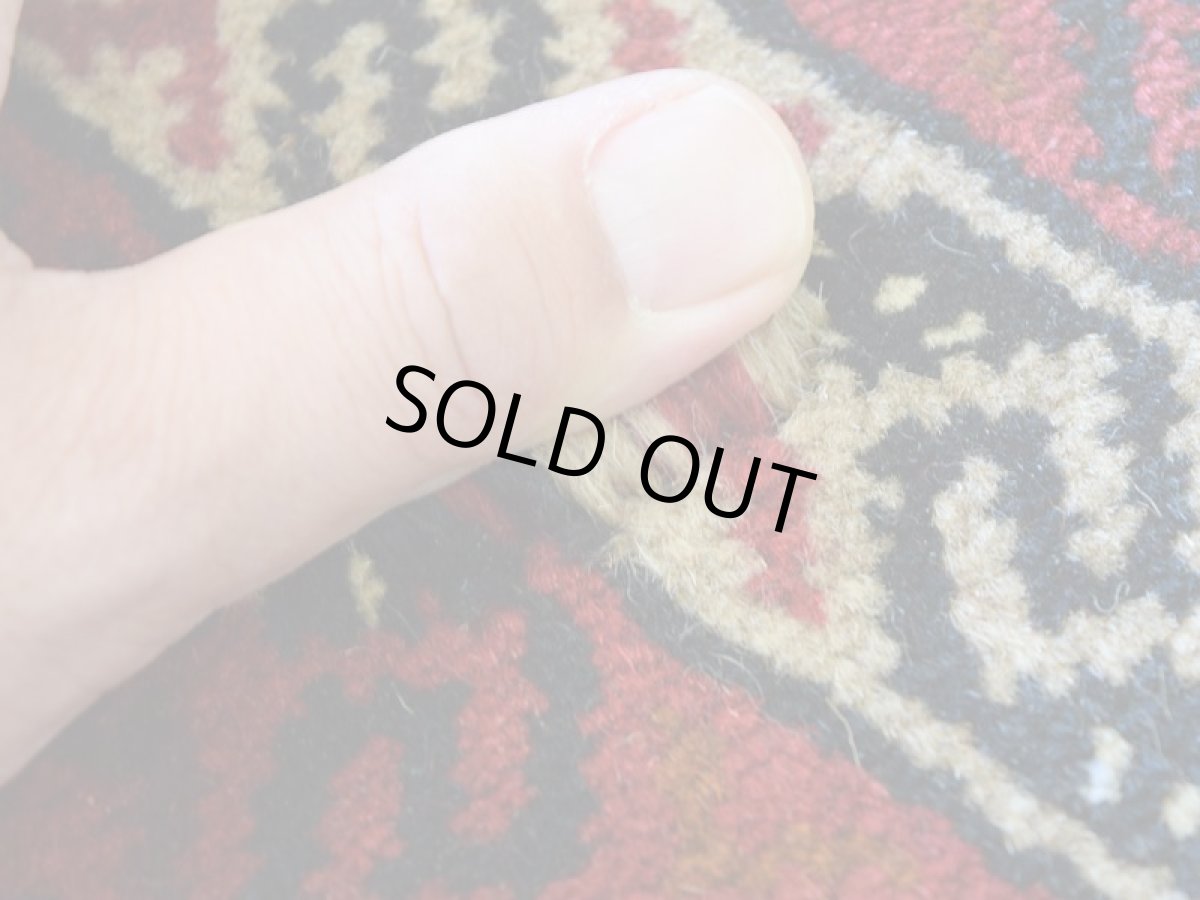 画像11: 美品 ペルシャ 部族絨毯 バルーチ 縦2m 横1m 2㎡ 〜2帖程度 リビング ダイニング 2〜3人掛けソファ センターテーブル サイズ 190 x 110 cm No.R249 天然 肉厚 ウール 手織り トライバル ラグ 敷物 マット カーペット 幾何学模様 ヴィンテージ ビンテージ  赤 レッド ベージュ らくだ色 a-r249-190110h001-031 (11)