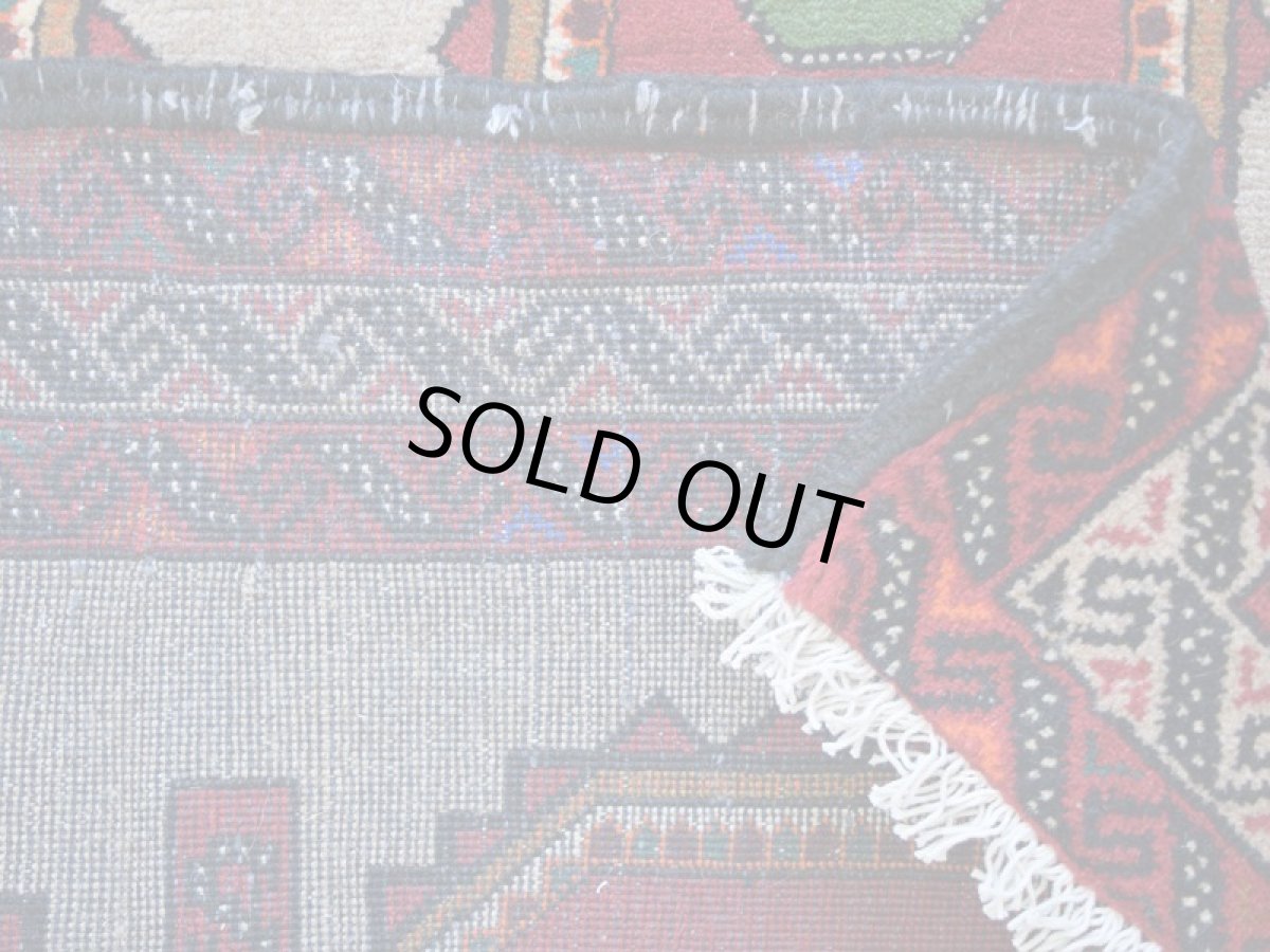 画像16: 美品 ペルシャ 部族絨毯 バルーチ 縦2m 横1m 2㎡ 〜2帖程度 リビング ダイニング 2〜3人掛けソファ センターテーブル サイズ 190 x 110 cm No.R249 天然 肉厚 ウール 手織り トライバル ラグ 敷物 マット カーペット 幾何学模様 ヴィンテージ ビンテージ  赤 レッド ベージュ らくだ色 a-r249-190110h001-031 (16)