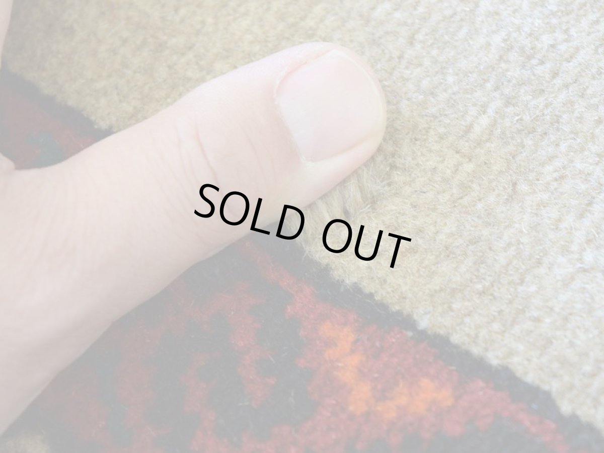 画像12: 美品 ペルシャ 部族絨毯 バルーチ 縦2m 横1m 2㎡ 〜2帖程度 リビング ダイニング 2〜3人掛けソファ センターテーブル サイズ 190 x 110 cm No.R249 天然 肉厚 ウール 手織り トライバル ラグ 敷物 マット カーペット 幾何学模様 ヴィンテージ ビンテージ  赤 レッド ベージュ らくだ色 a-r249-190110h001-031 (12)