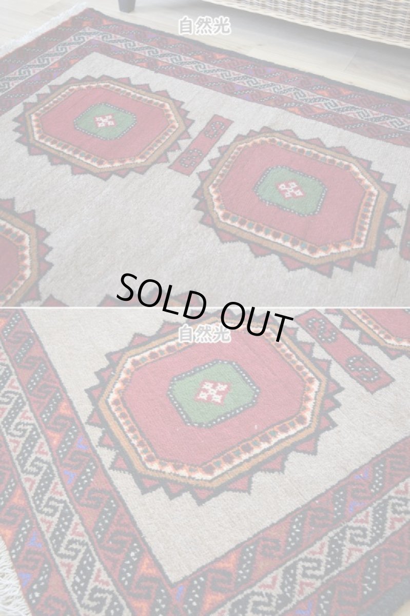 画像6: 美品 ペルシャ 部族絨毯 バルーチ 縦2m 横1m 2㎡ 〜2帖程度 リビング ダイニング 2〜3人掛けソファ センターテーブル サイズ 190 x 110 cm No.R249 天然 肉厚 ウール 手織り トライバル ラグ 敷物 マット カーペット 幾何学模様 ヴィンテージ ビンテージ  赤 レッド ベージュ らくだ色 a-r249-190110h001-031 (6)