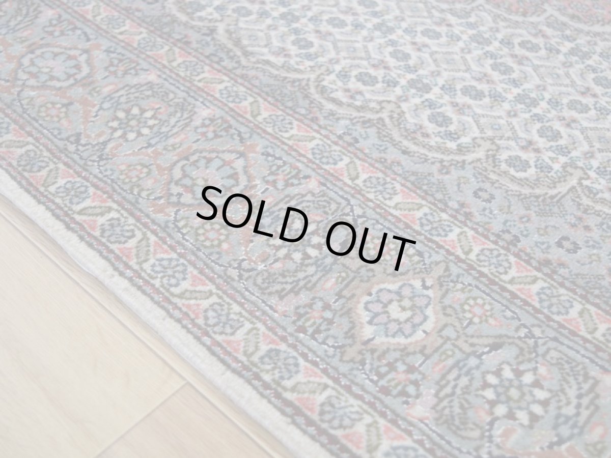 画像11: 美品 ペルシャ 絨毯 タブリーズ 産 50ラジ 5マスネ 縦1.5m 横1m 1.5㎡  1-2人掛けソファ サイズ 150 x 98 cm No.2115 ウール シルク 手織り 足元 ラグ 敷物 玄関 マット カーペット メダリオンコーナー マヒデザイン ヘシティ柄 na-2115-150098s023614 (11)