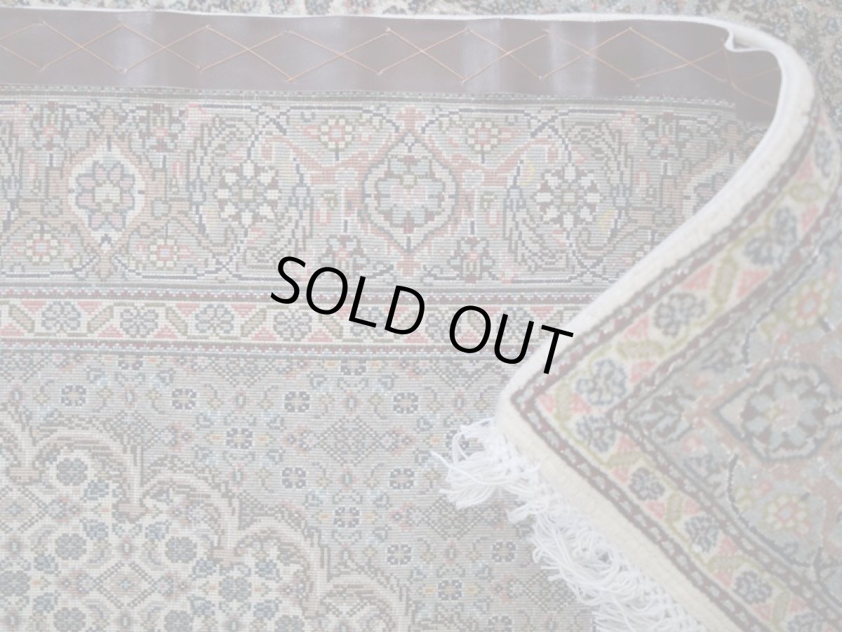 画像14: 美品 ペルシャ 絨毯 タブリーズ 産 50ラジ 5マスネ 縦1.5m 横1m 1.5㎡  1-2人掛けソファ サイズ 150 x 98 cm No.2115 ウール シルク 手織り 足元 ラグ 敷物 玄関 マット カーペット メダリオンコーナー マヒデザイン ヘシティ柄 na-2115-150098s023614 (14)