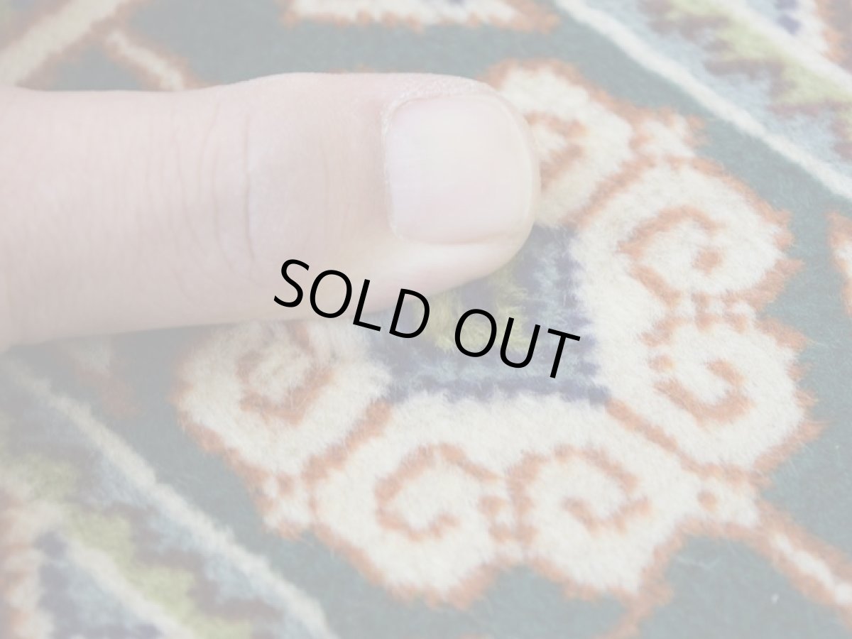 画像12: 美品 ペルシャ 部族絨毯 グーチャン 縦1.5m 横1m1.5㎡ アクセントラグ 1-2人掛けソファ サイズ  144 x 98 cm No.2147 ウール 手織り ハンドメイド トライバル ラグ カーペット 幾何学模様 緑 グリーン オレンジ 茶  中古品に抵抗のある方にもおすすめです a-2147-144098s411051 (12)