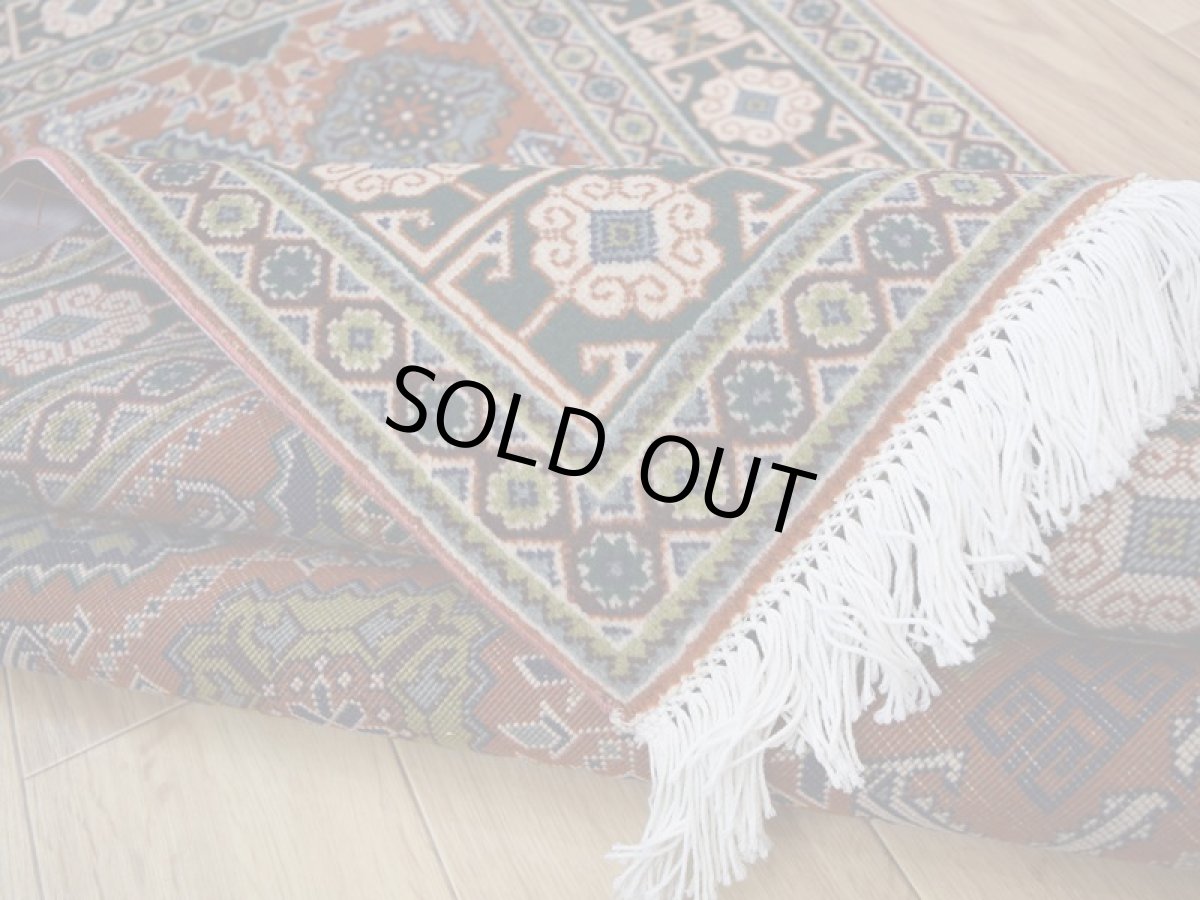 画像14: 美品 ペルシャ 部族絨毯 グーチャン 縦1.5m 横1m1.5㎡ アクセントラグ 1-2人掛けソファ サイズ  144 x 98 cm No.2147 ウール 手織り ハンドメイド トライバル ラグ カーペット 幾何学模様 緑 グリーン オレンジ 茶  中古品に抵抗のある方にもおすすめです a-2147-144098s411051 (14)