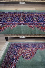 画像5: 新品 ペルシャ 部族絨毯 グーチャン 縦1.5m 横1m 1.5㎡ 1-2人掛けソファ センターラグ サイズ 154 x 106 cm No.2128 ウール シルク 手織り ハンドメイド トライバル ラグ カーペット ボテ模様 深緑 グリーン エンジ 赤 ワインレッド n-2128-154106s084526 (5)